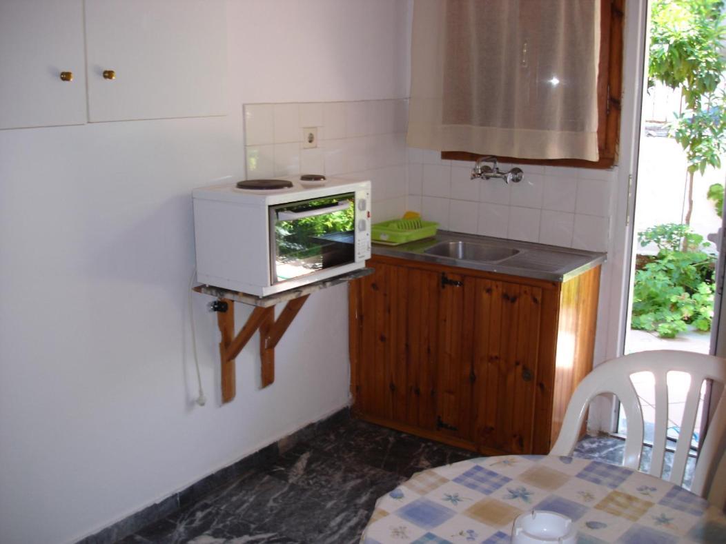 Ilias Appartements Tsaprounis Ellinika  Exterior photo